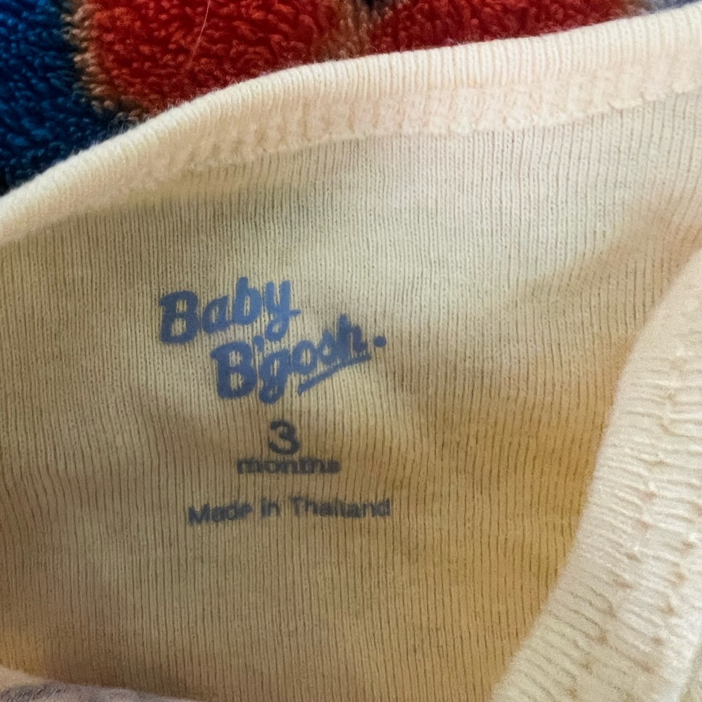 OshKosh B’Gosh Baby Boy Assorted Sumer Cotton pieces shorts & onesie - Picture 6 of 7